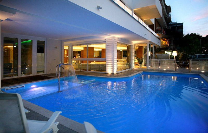 hotel riccione con piscina